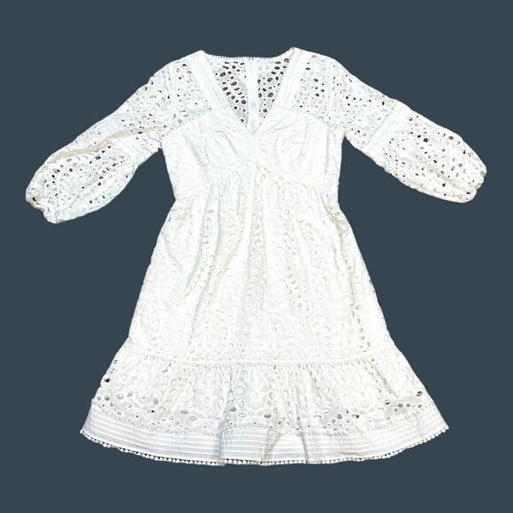 Lilly Pulitzer Lucinda Dress in Resort White Large Petal Eyelet Size 6 Beach - Picture 1 of 5